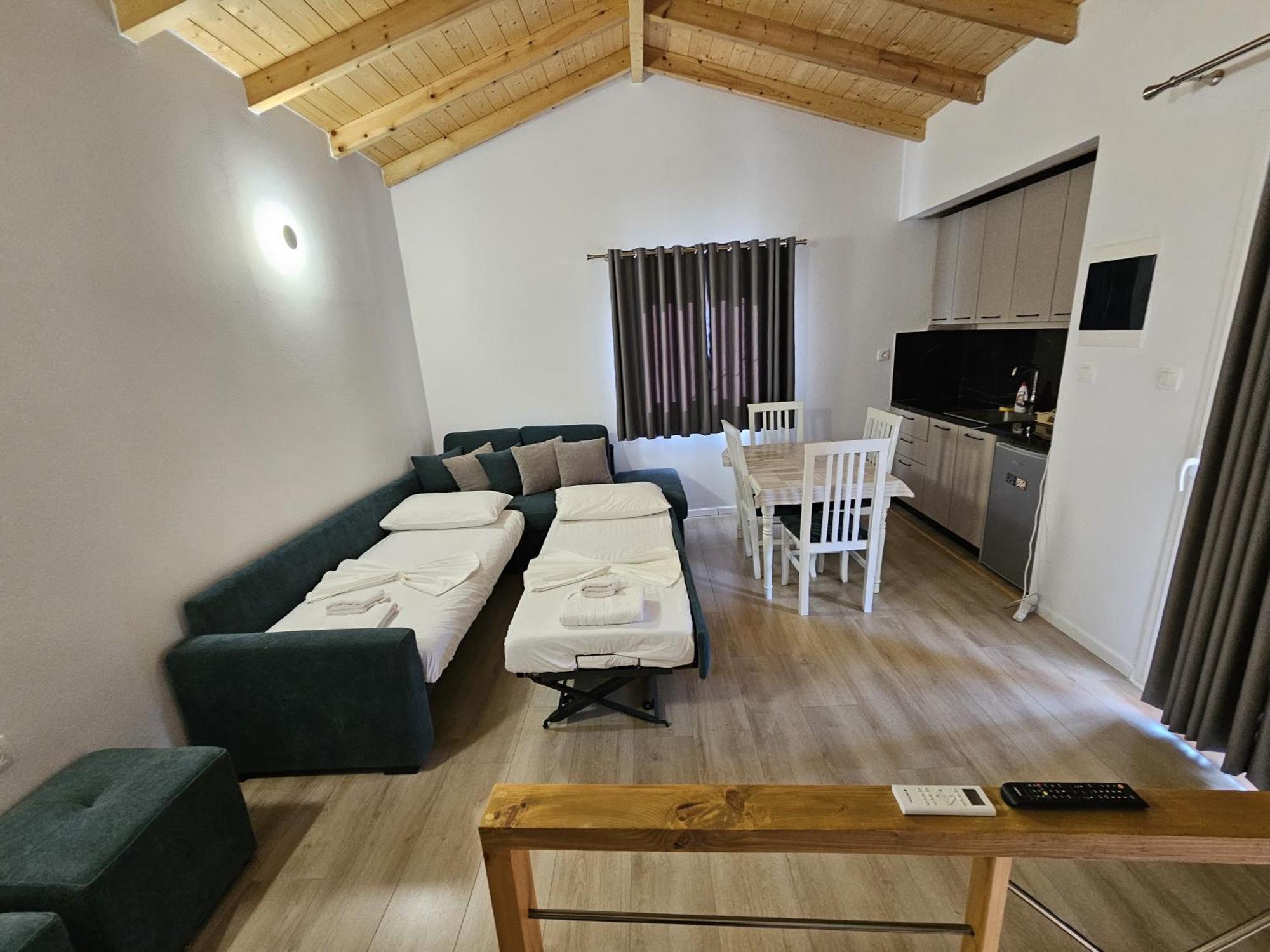Homestay Pineside